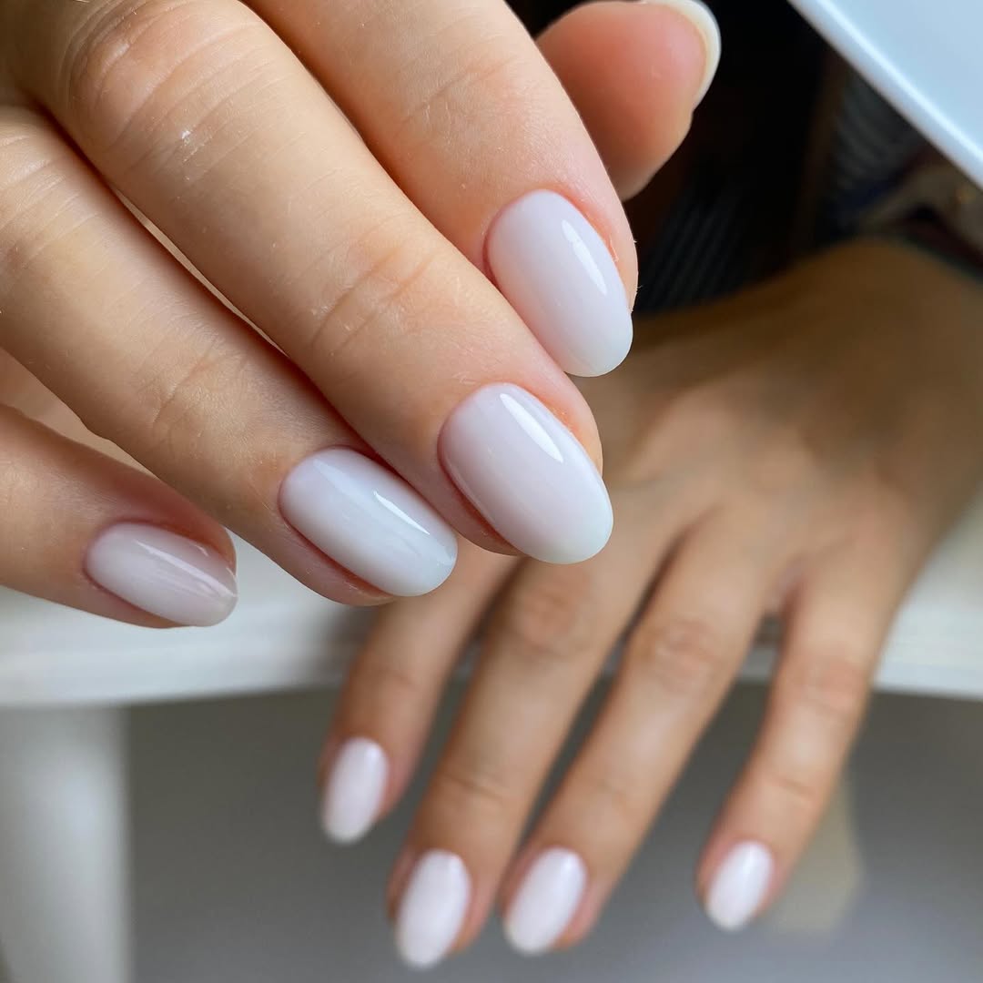 unghie-febbraio-bianco-latte