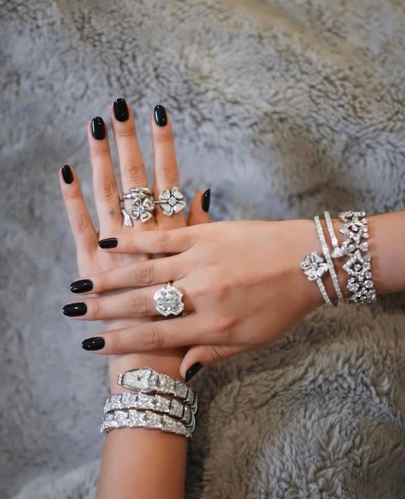 velvet-noir-nails-nail-art