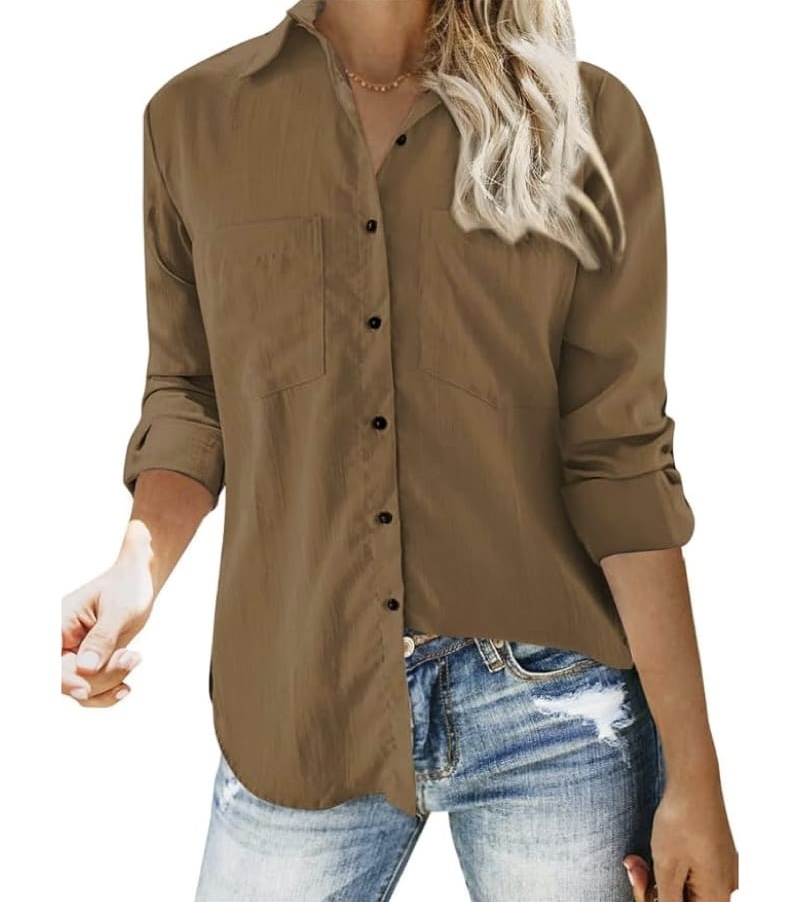 camicia-di-lino-marrone-con-jeans-blu