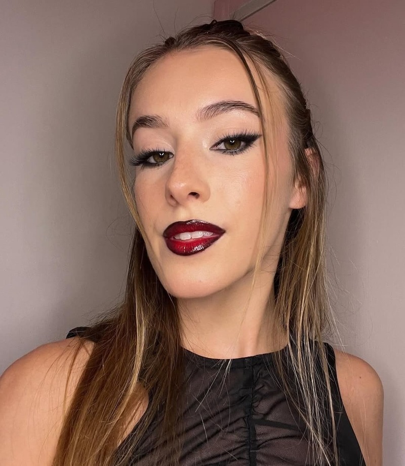 make-up-eccentrico-labbra-rossetto-rosso-nero