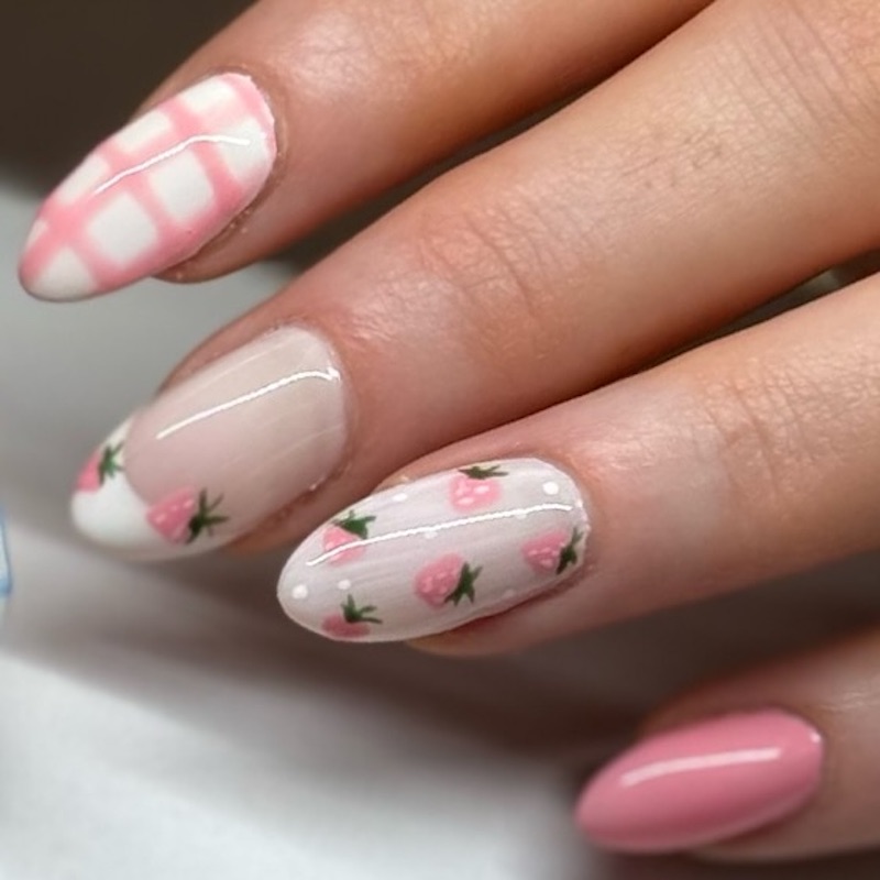 strawberry-nails-rosa