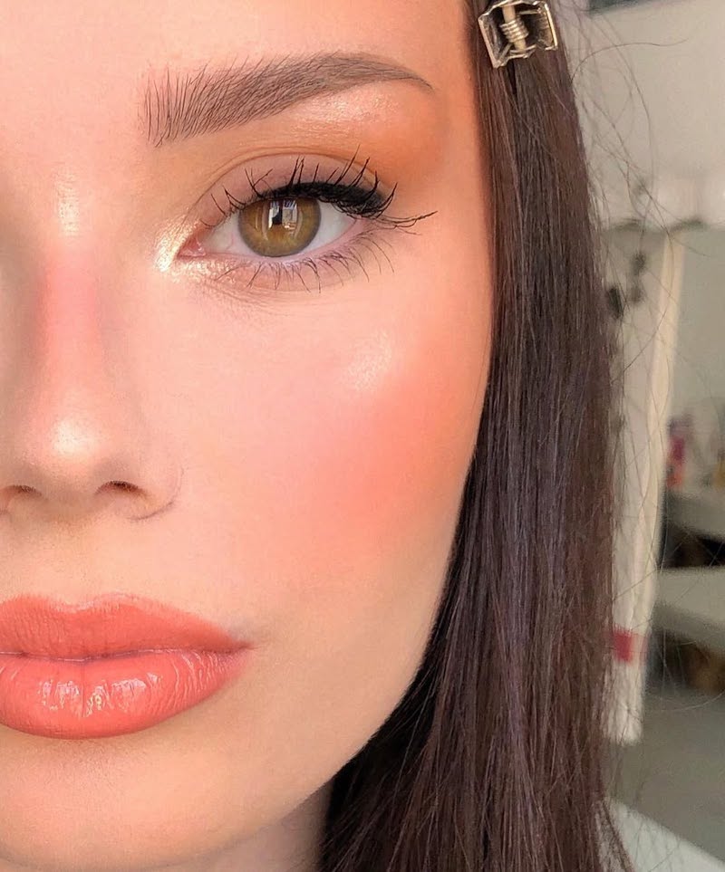 trucco-color-pesca-elegante