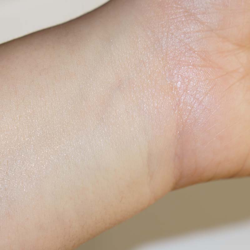siero-capelli-kerastase-swatch-braccio