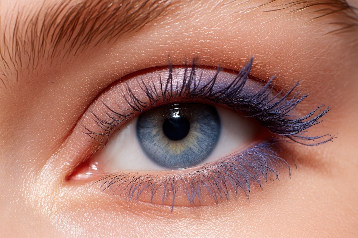 cliomakeup-mascara-viola-Maxim Chaploutskiy-cover
