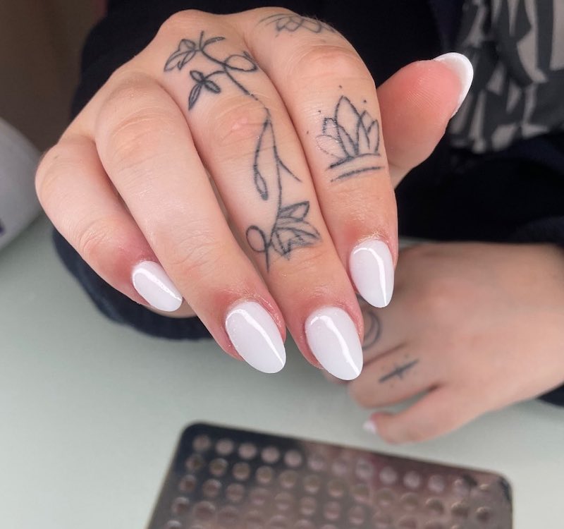 coconut-milk-nails-mandorla
