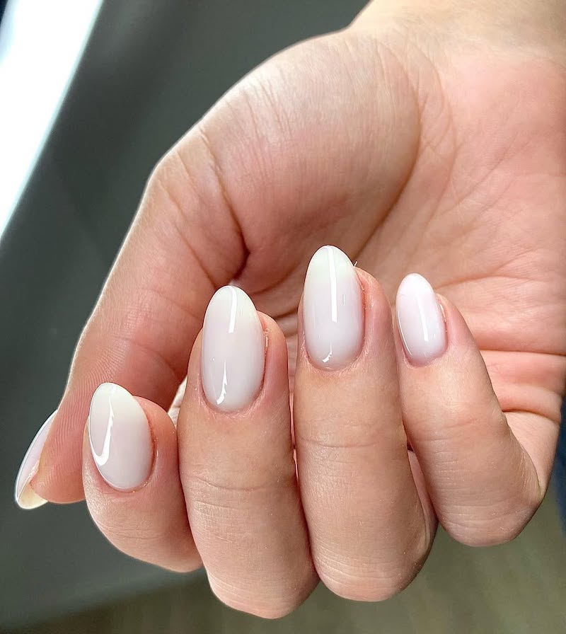 coconut-milk-nails-medie