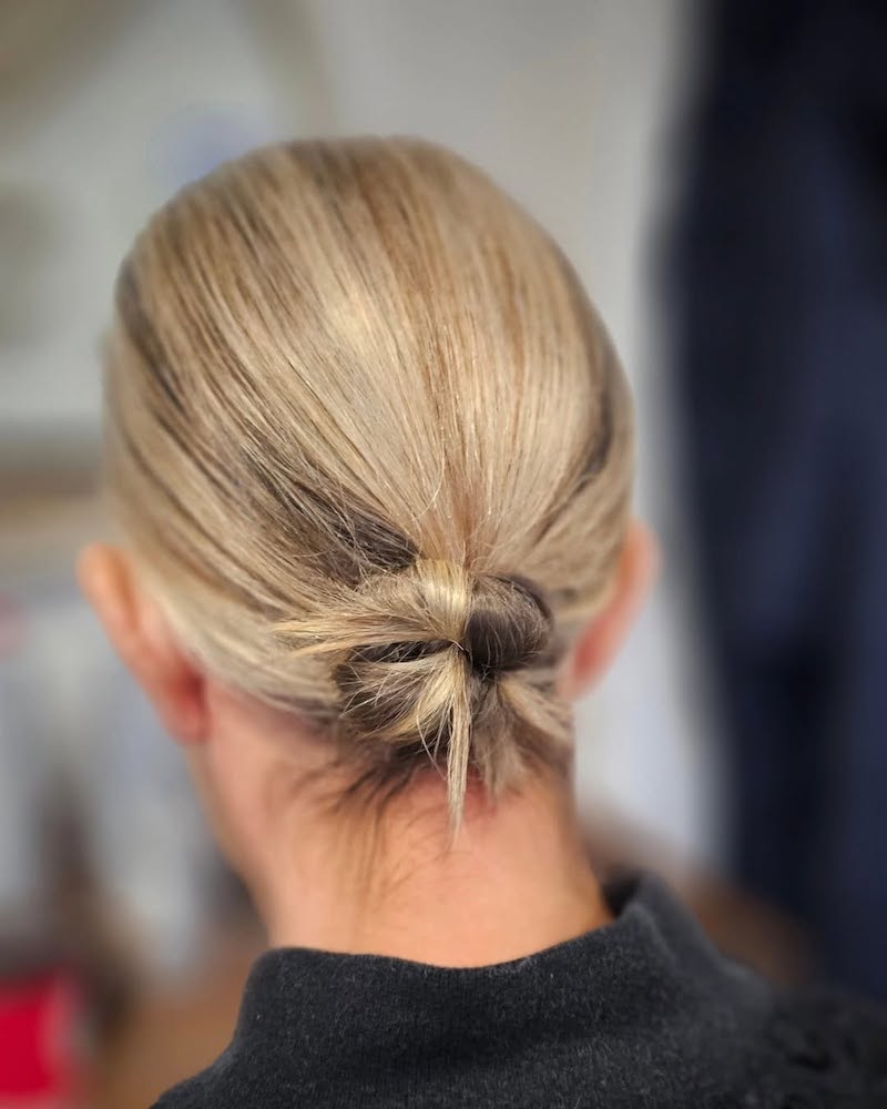 come-fare-chignon-con-caschetto-biondo