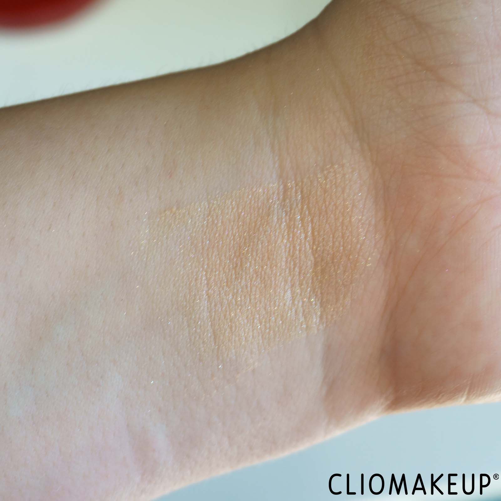 recensione-cipria-illuminante-loreal-swatch