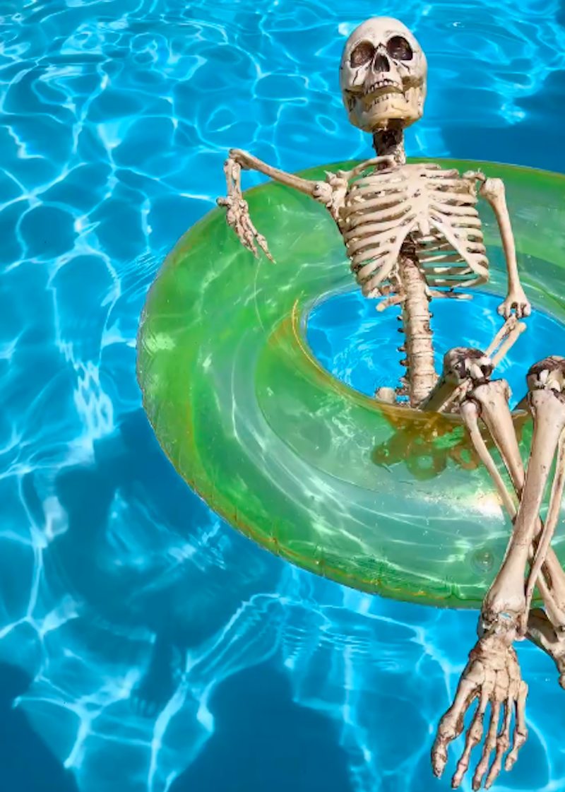 summerween-piscina