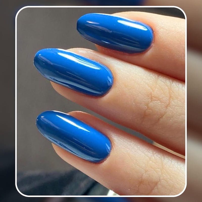 unghie-blu-oceano-monocromatico