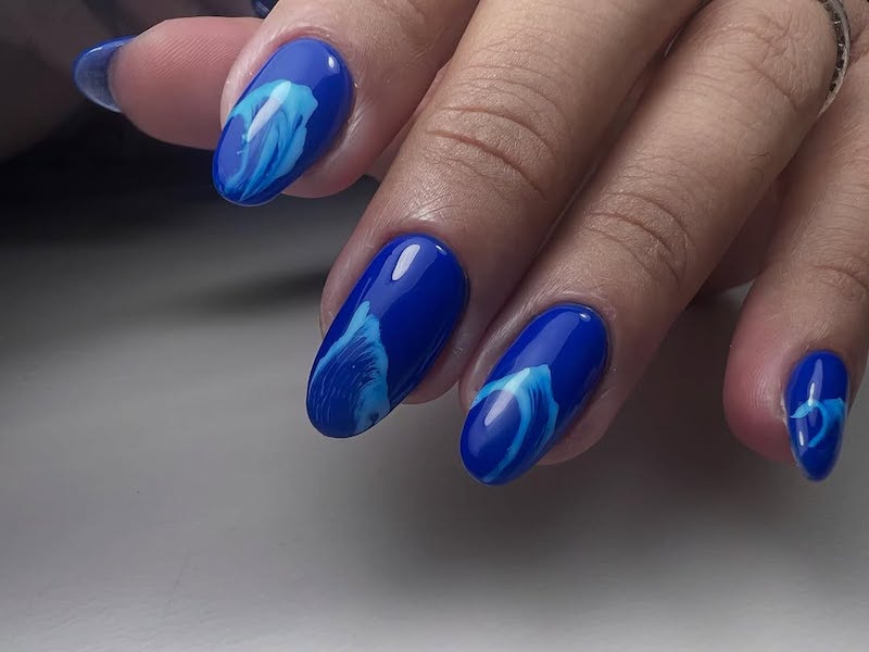 unghie-blu-oceano-sfumate