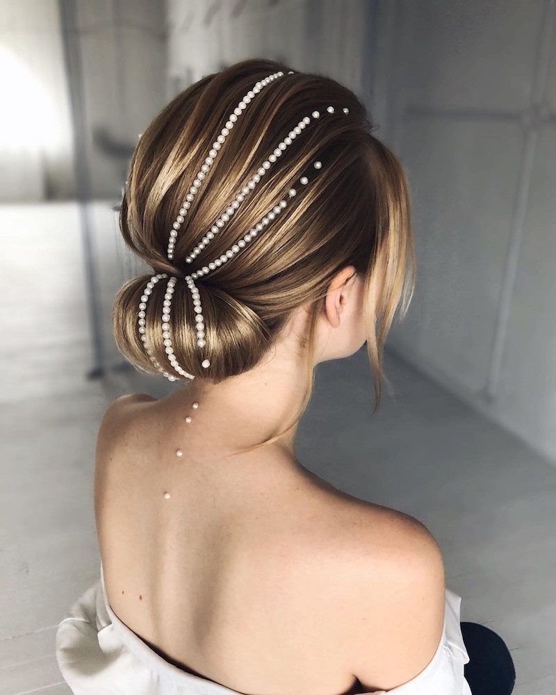 acconciature-con-perline-chignon-elegante