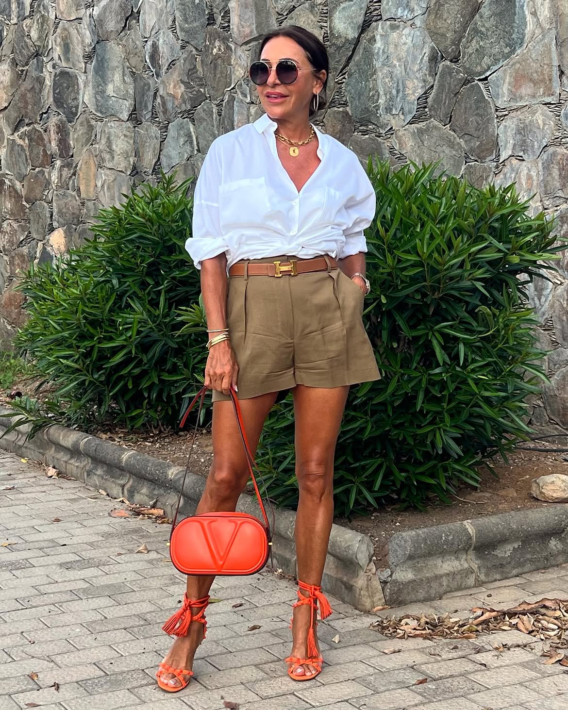 come-indossare-shorts-citta-camicia