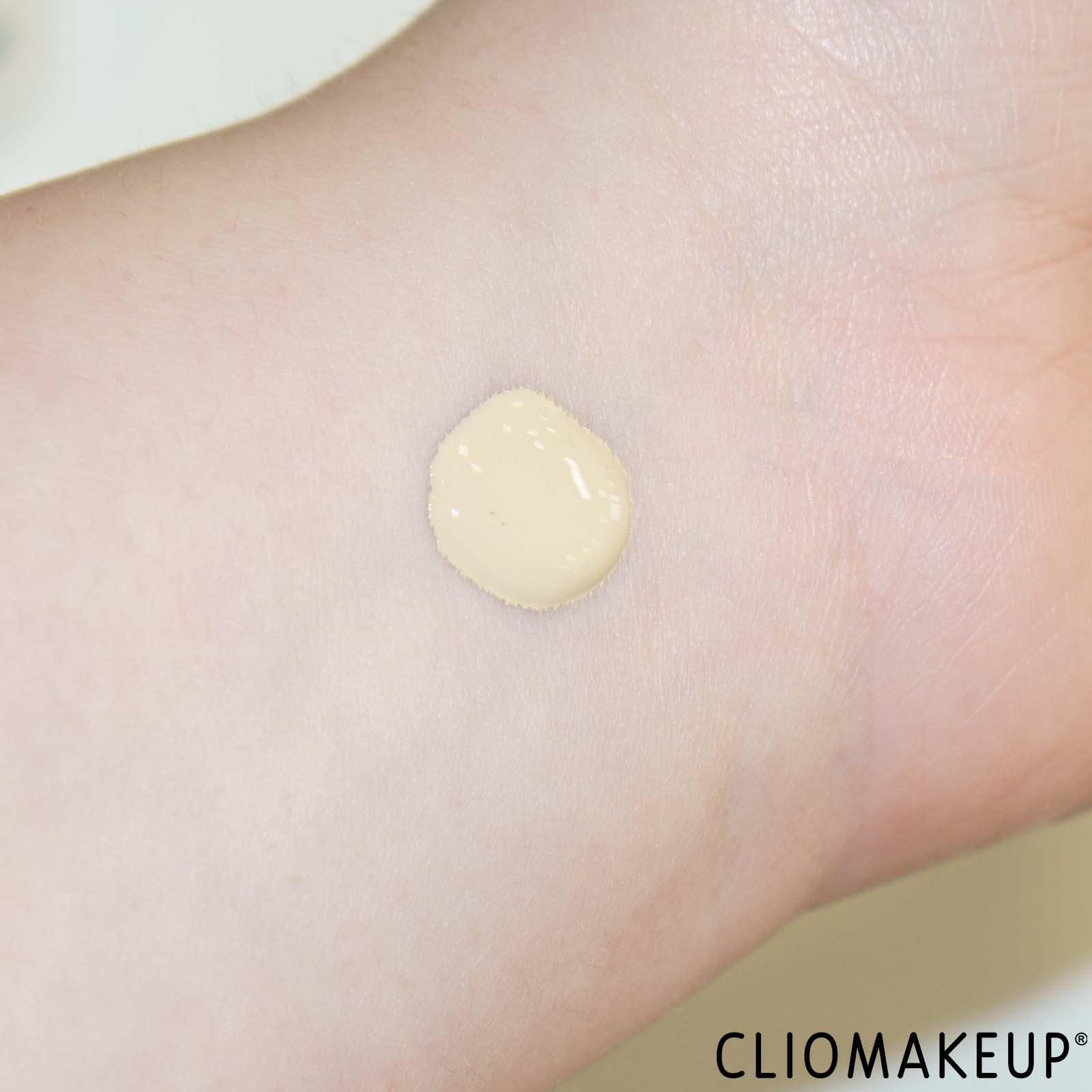recensione-fondotinta-revlon-colorstay-24h-foundation-swatch