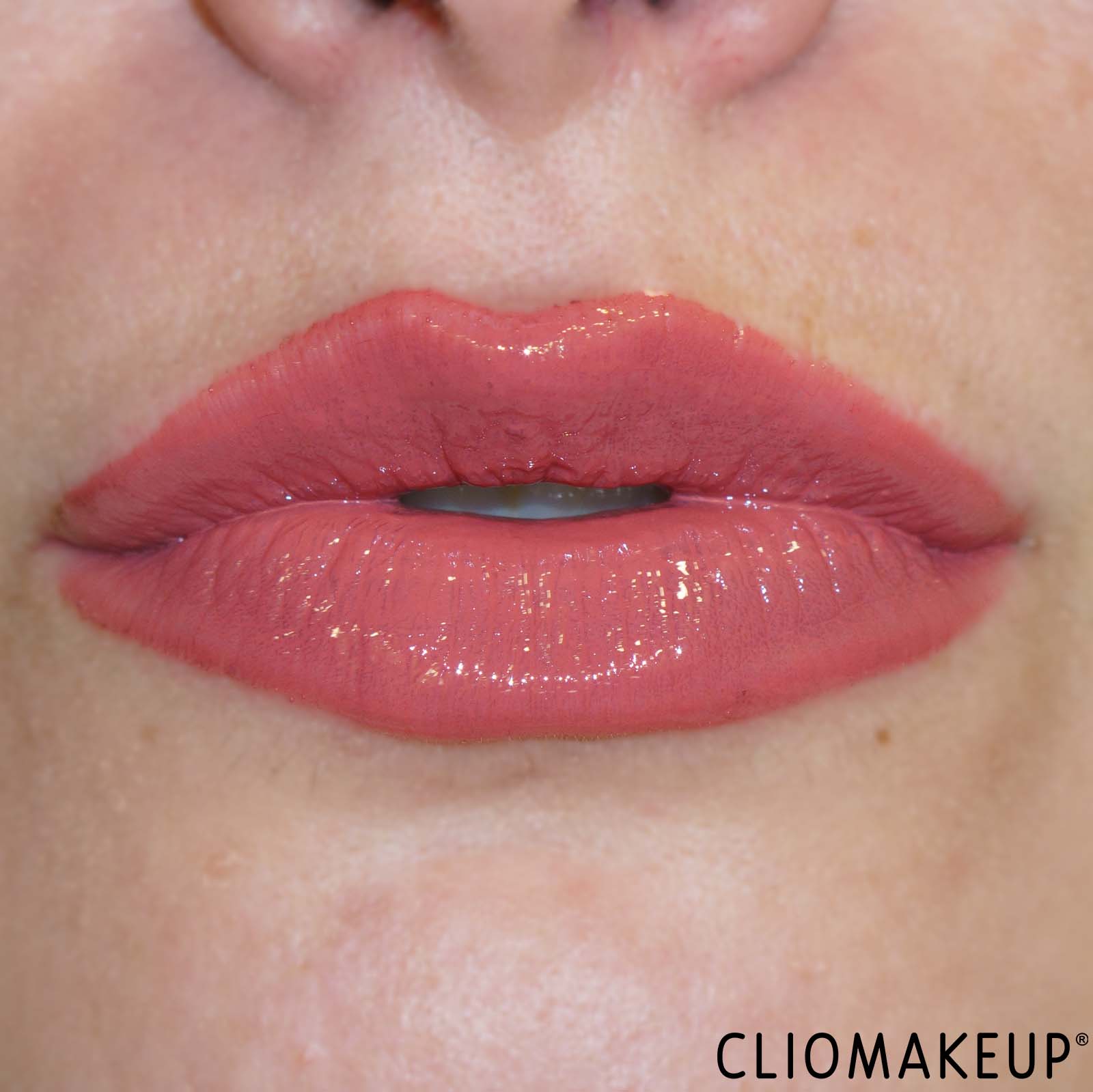 recensione-gloss-nyx-hydrating-gloss-serum-lip-iv-applicazione