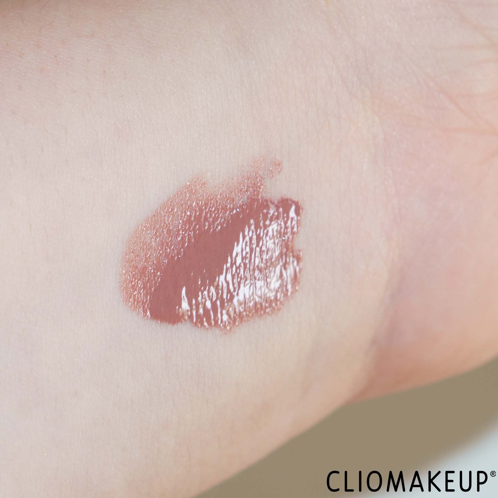 recensione-gloss-revolution-pout-lip-gloss-stick-swatch