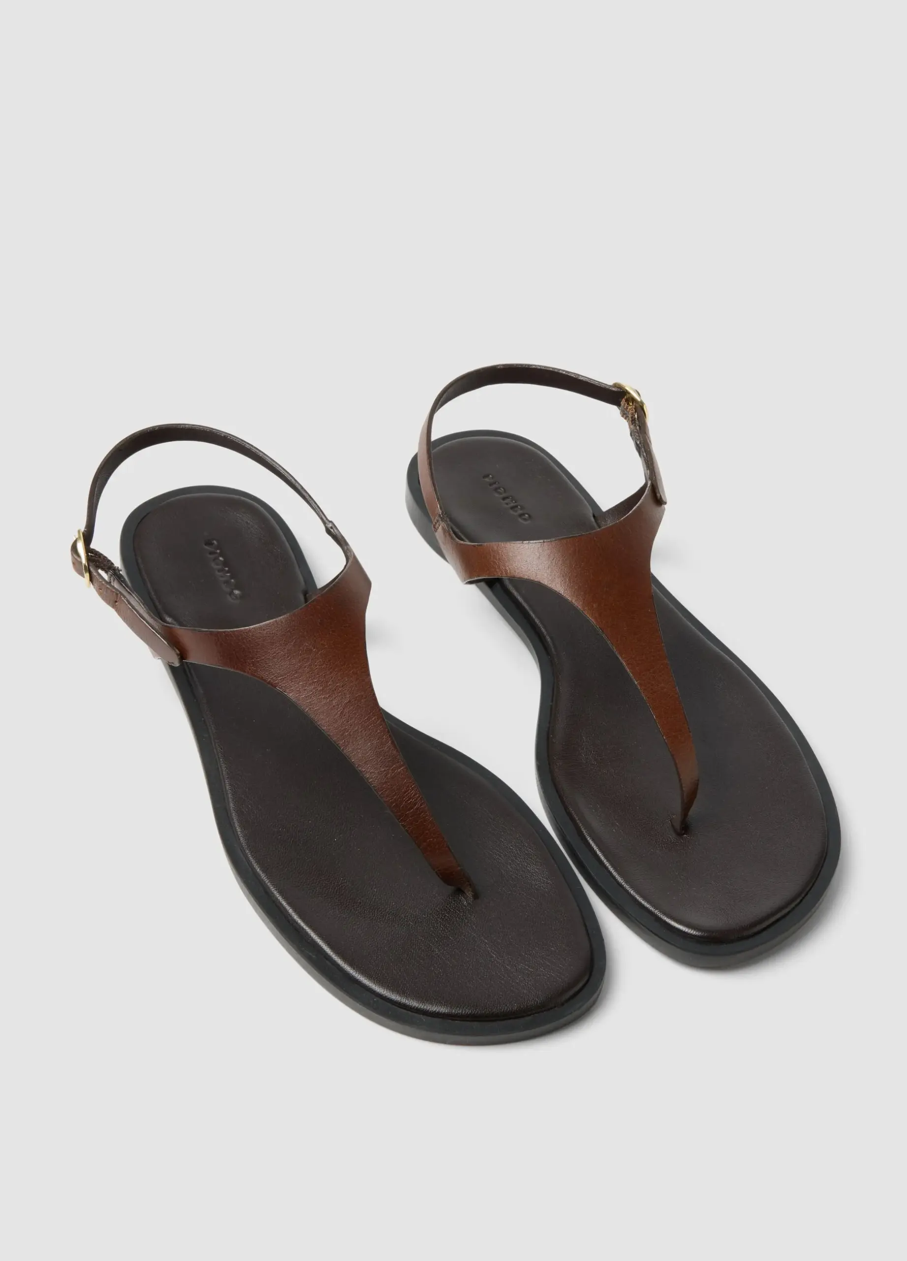 sandali-must-have-estate-2026-marroni