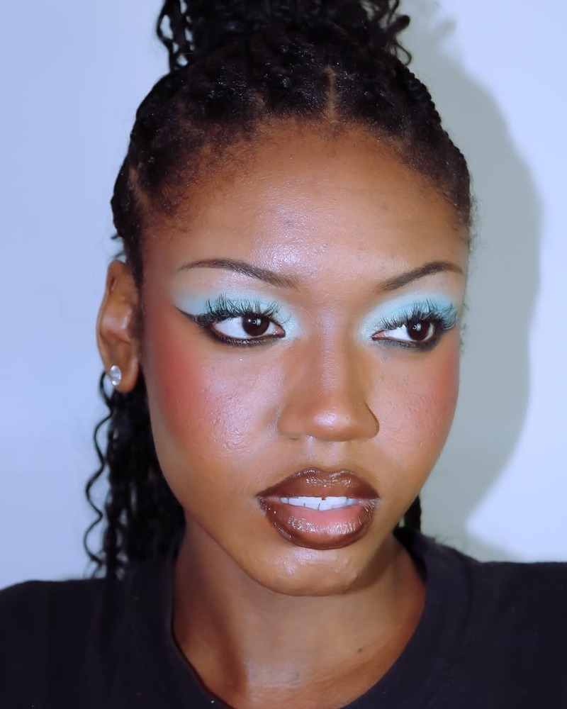 trucco-azzurro-marrone-gloss