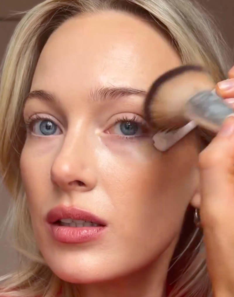 come-applicare-bronzer-effetto-lifting-occhi