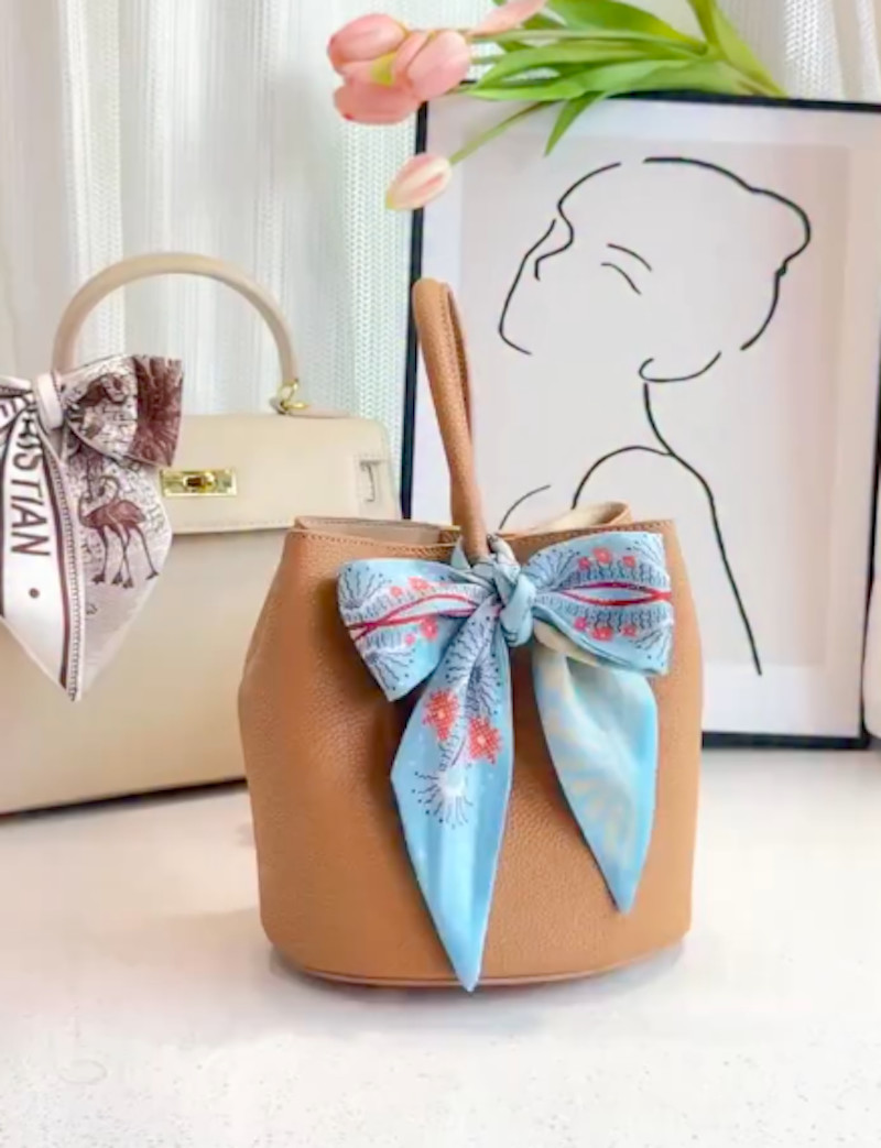 foulard-sulla-borsa-fiocco