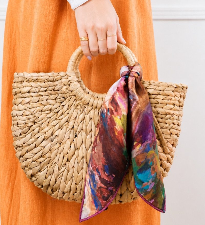 foulard-sulla-borsa-paglia