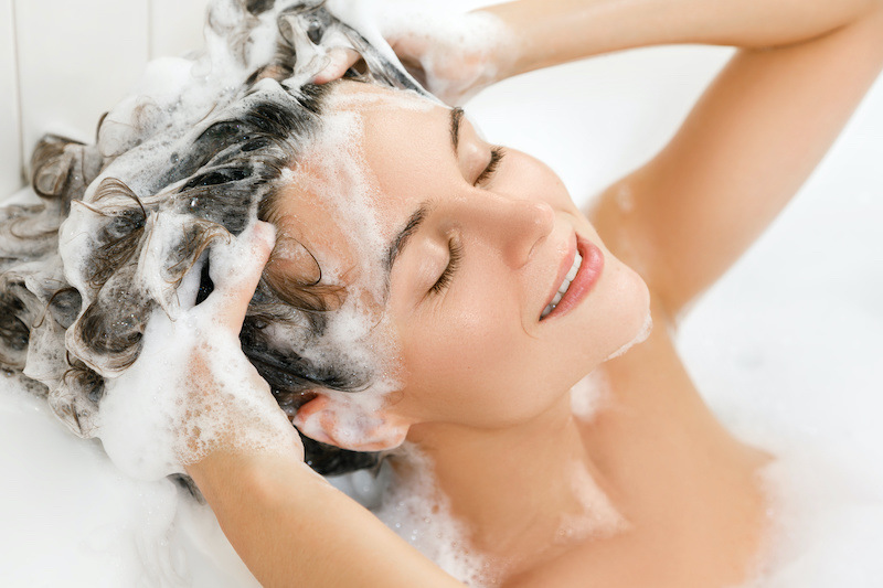 lavare-capelli-all'italiana-risciacquo.