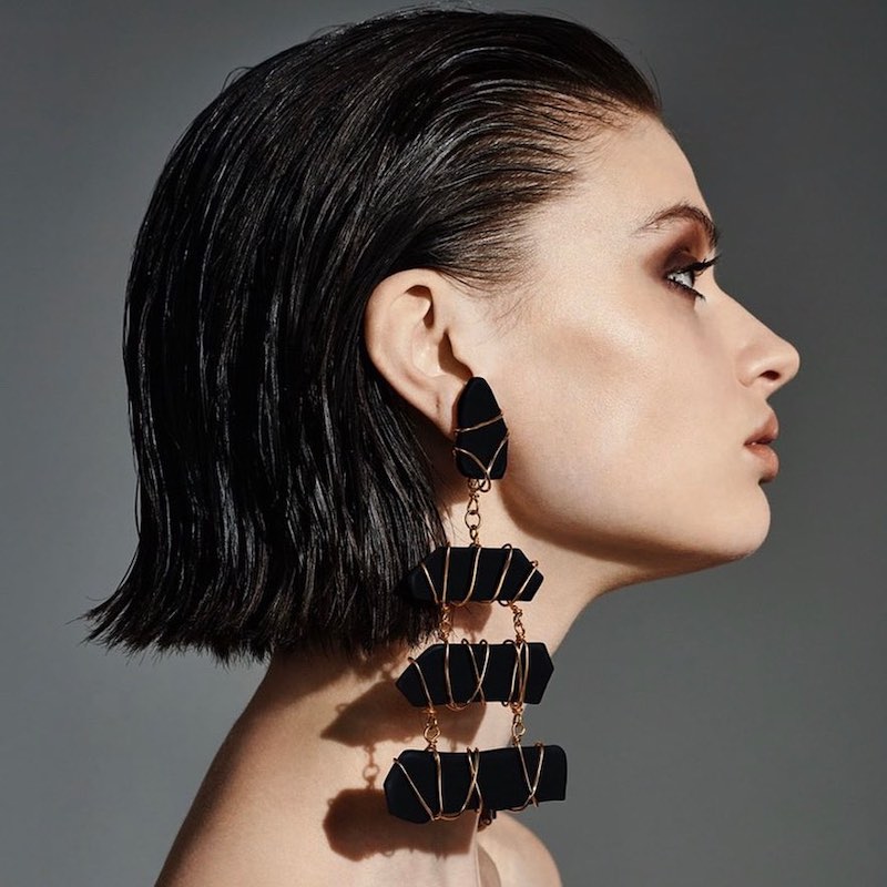 wet-look-capelli-caschetto-eleganti