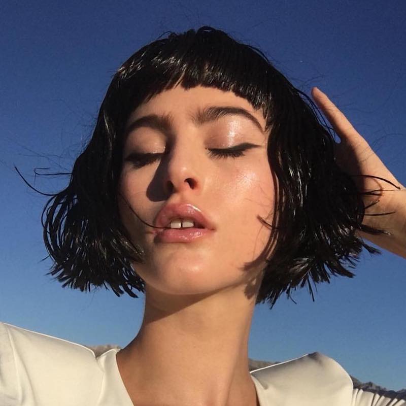 wet-look-capelli-caschetto-frangia