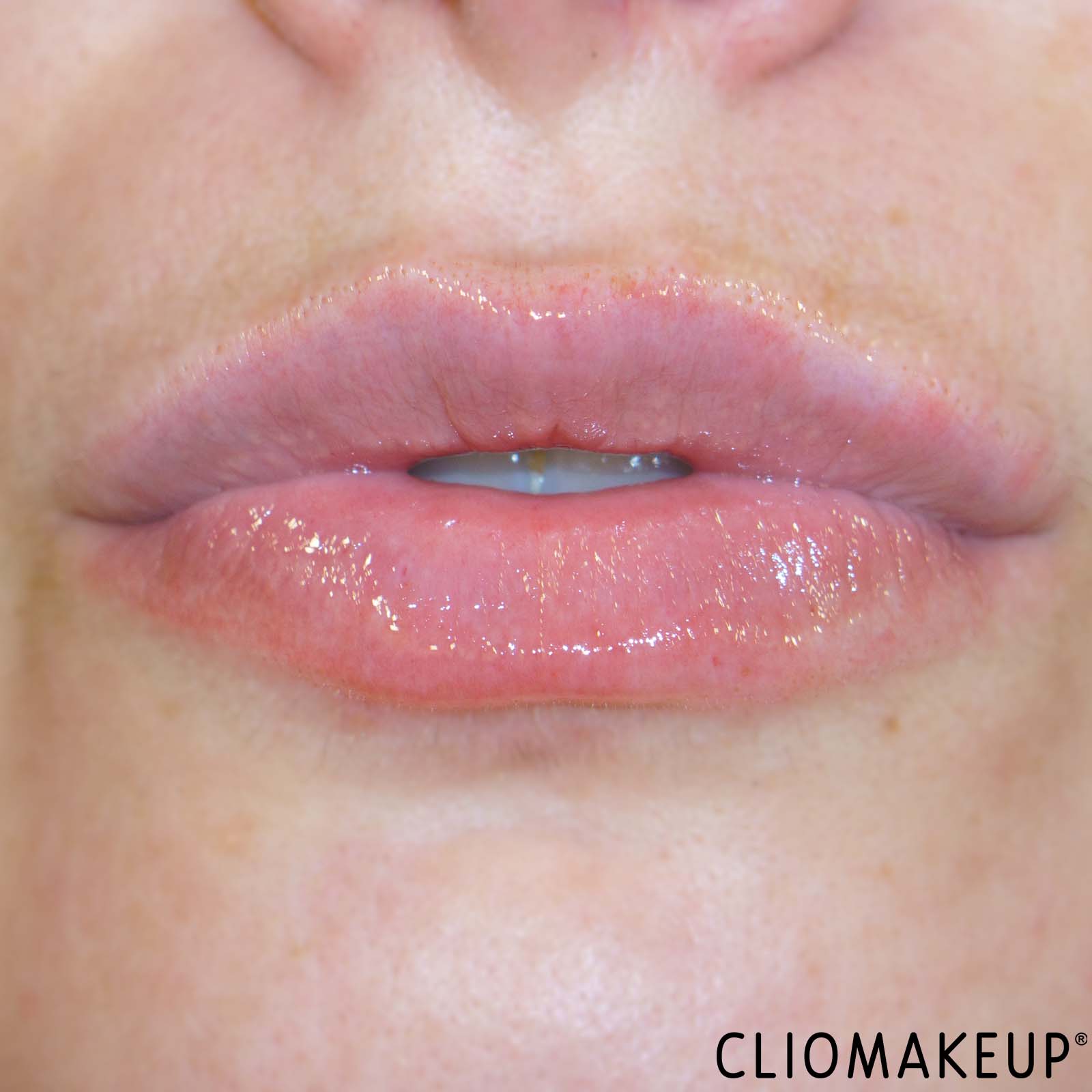 recensione-gloss-rimmel-thrill-seeker-glassy-gloss-applicazione